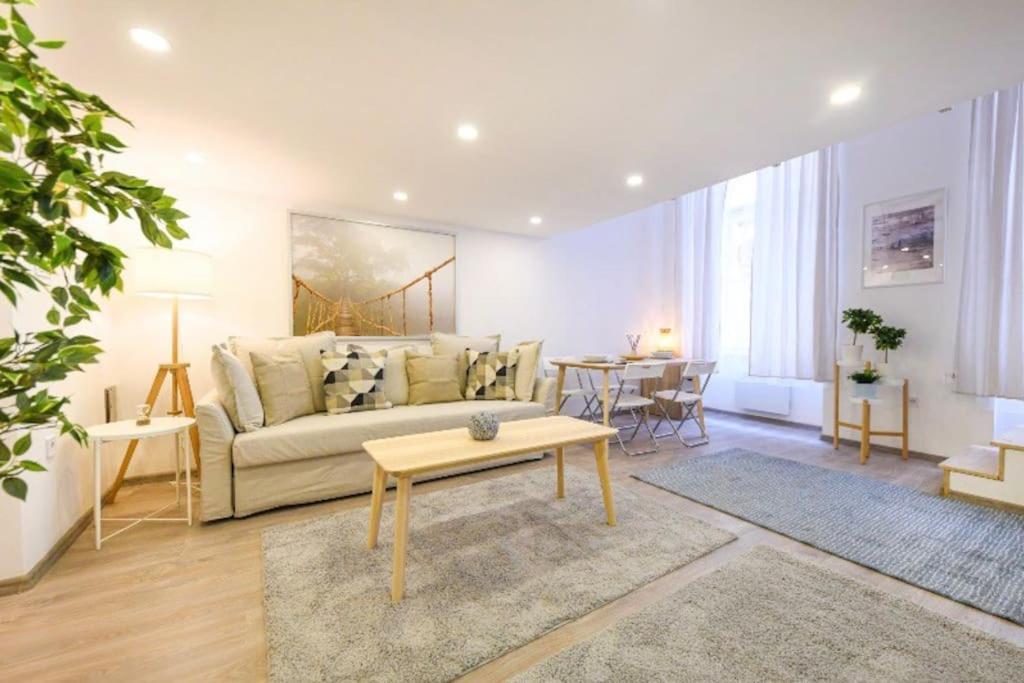 2 Bedroom Flat In Nyar Str., Boutique Boedapest Buitenkant foto
