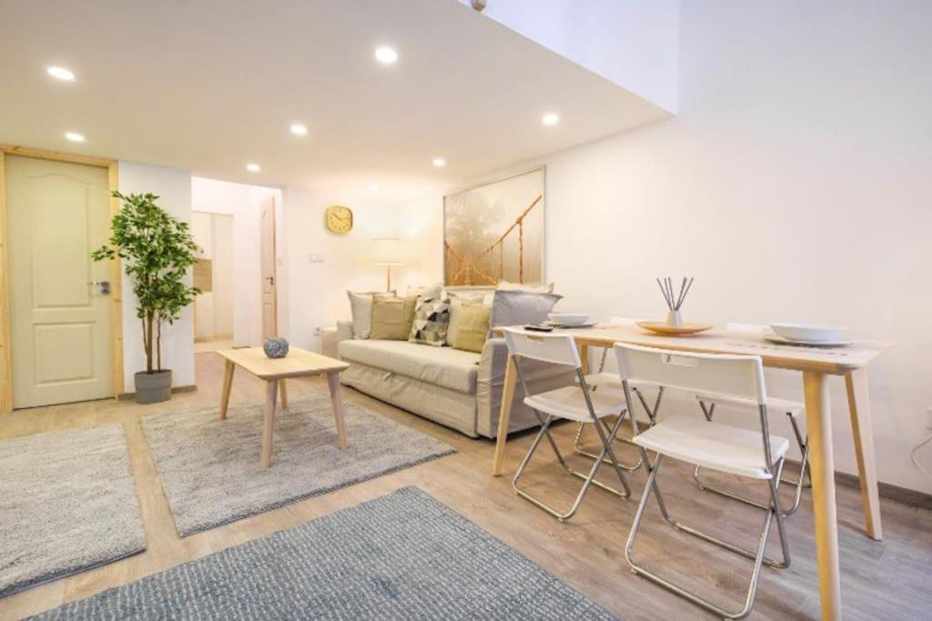 2 Bedroom Flat In Nyar Str., Boutique Boedapest Buitenkant foto